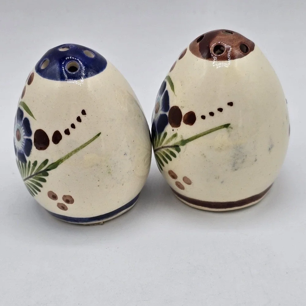 Salt & Pepper Shakers Egg Shaped Hand Painted Floral Mexico Signed Vtg Set